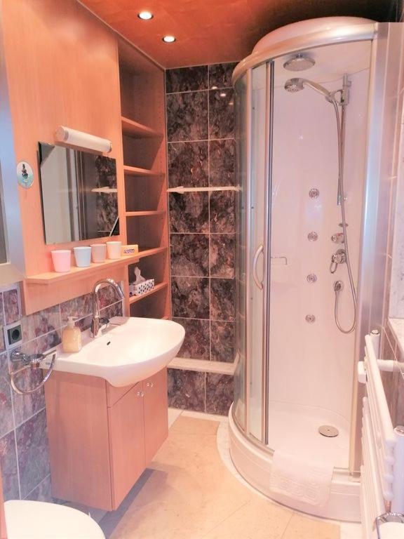 Top Ferienwohnung Mit Tiefgaragenstellplatz, Auch Fuer Laengere Aufenthalte Sasbachwalden Esterno foto